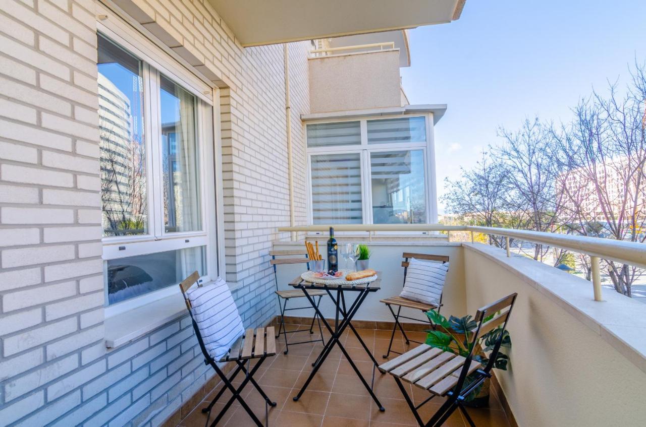 Wintowinrentals Teatinos, Metro, Free Parking & Pool. Appartement *