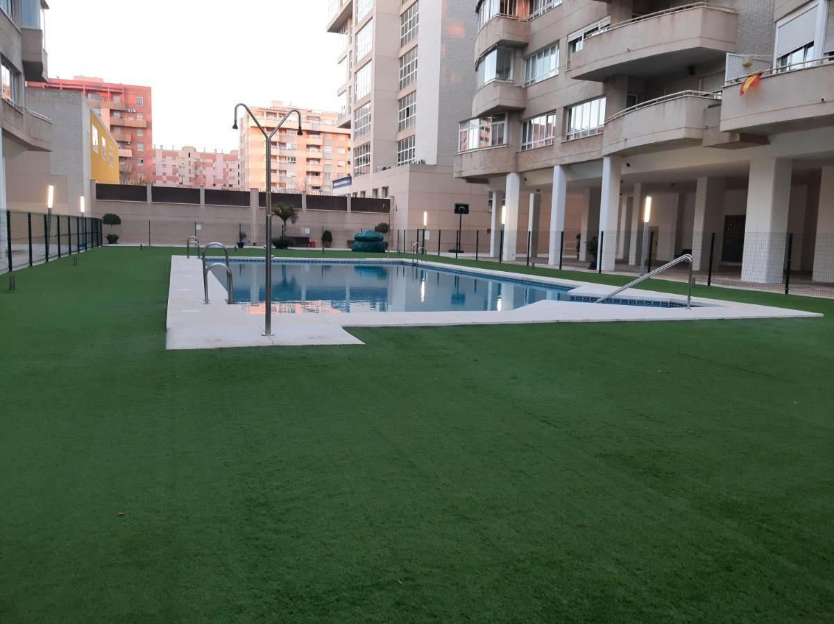 Wintowinrentals Teatinos, Metro, Free Parking & Pool. Appartement *