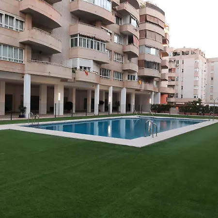 Wintowinrentals Teatinos, Metro, Free Parking & Pool. Málaga Buitenkant foto
