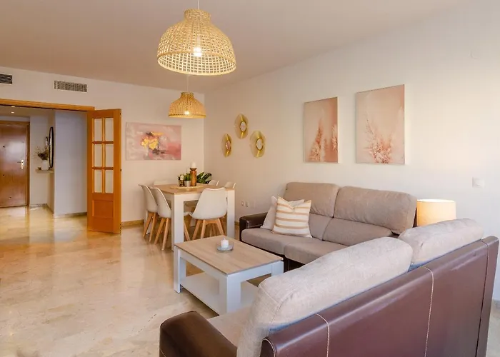 Wintowinrentals Teatinos, Metro, Free Parking & Pool.