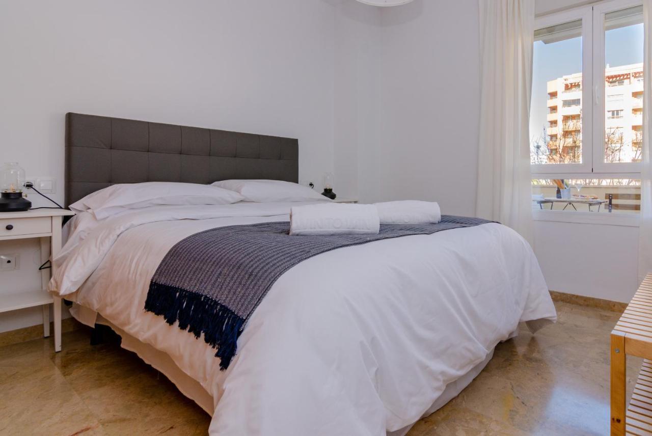 Wintowinrentals Teatinos, Metro, Free Parking & Pool. * Malaga
