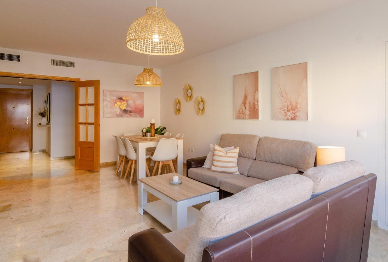 Wintowinrentals Teatinos, Metro, Free Parking & Pool. Apartment Malaga